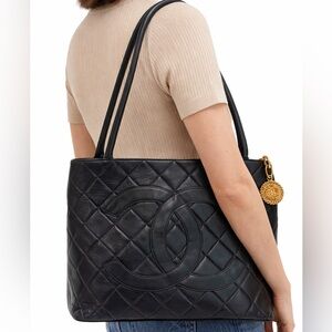Authentic Chanel Large CC Quilted Leather Tote Bag – Black with certificate
